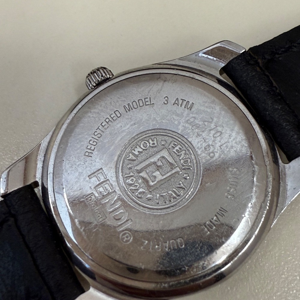 ✨ Vintage Fendi 210L Stainless Steel Watch – Excellent Condition! ✨ - Picture 5 of 11